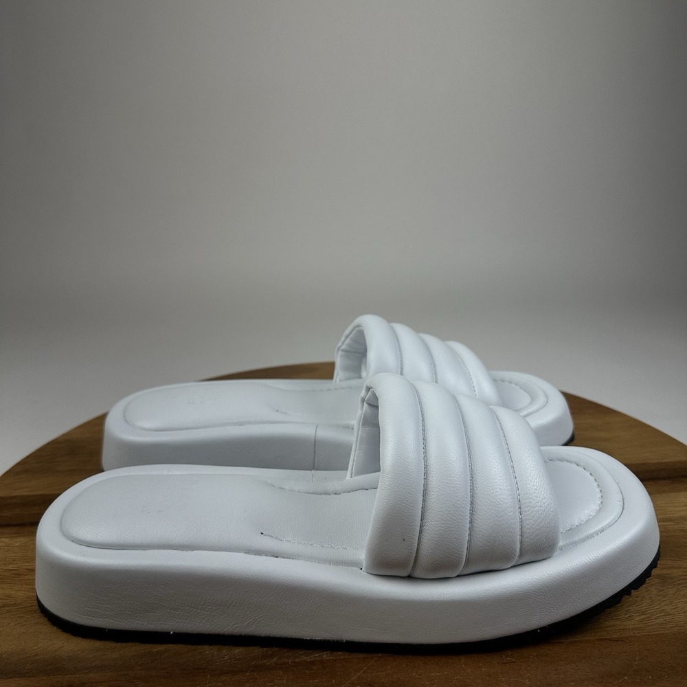 NIB Womens P448 Fergie White Leather Comfort Slip On Sandals Slides Size EU 40